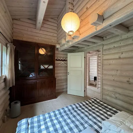 Dom wakacyjny Log Near With Garden Shelter *